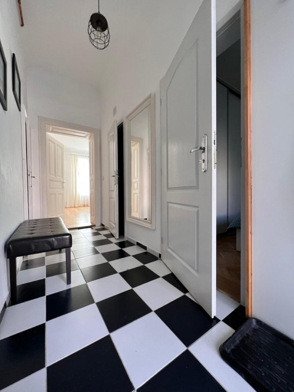 Stylish Flat In City Centre Bratislava Eksteriør bilde